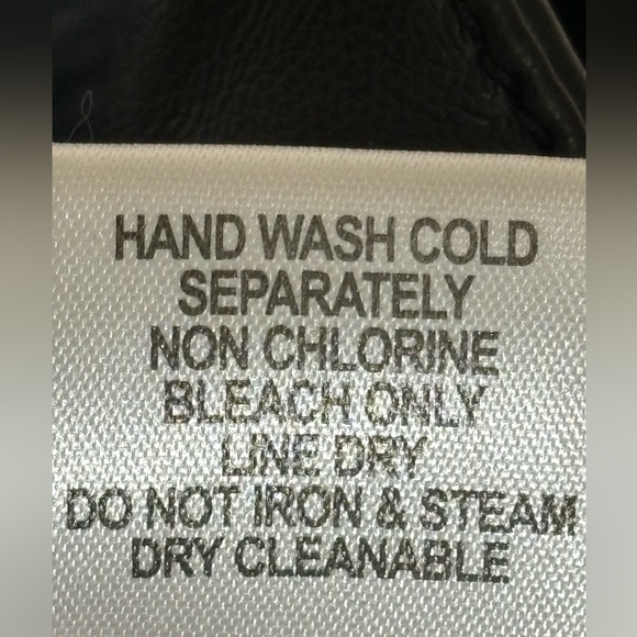 Good American Better Than Faux Leather Icon Jeans - Picture 13 of 17